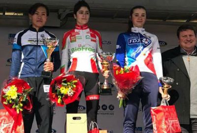 Nguyễn Thị Thật về nhì giải đua xe đạp ở Pháp